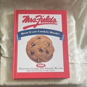 Mrs. Fields Best Ever Cookie Book! 200 Delicious Cookie & Dessert Recipes EUC